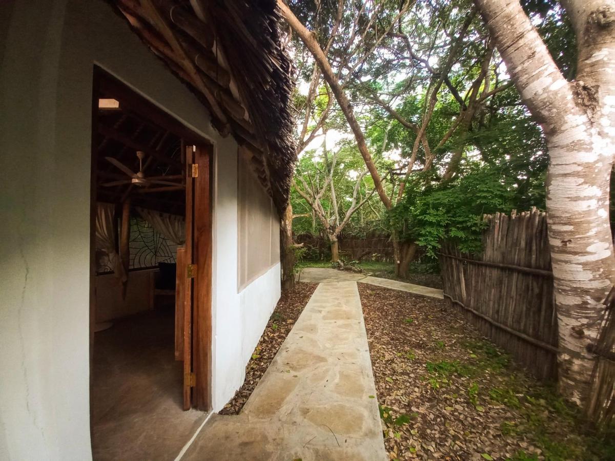 Watamu Beach Cottages B&B Ngoại thất bức ảnh