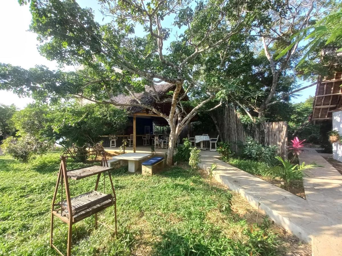 Watamu Beach Cottages B&B Ngoại thất bức ảnh