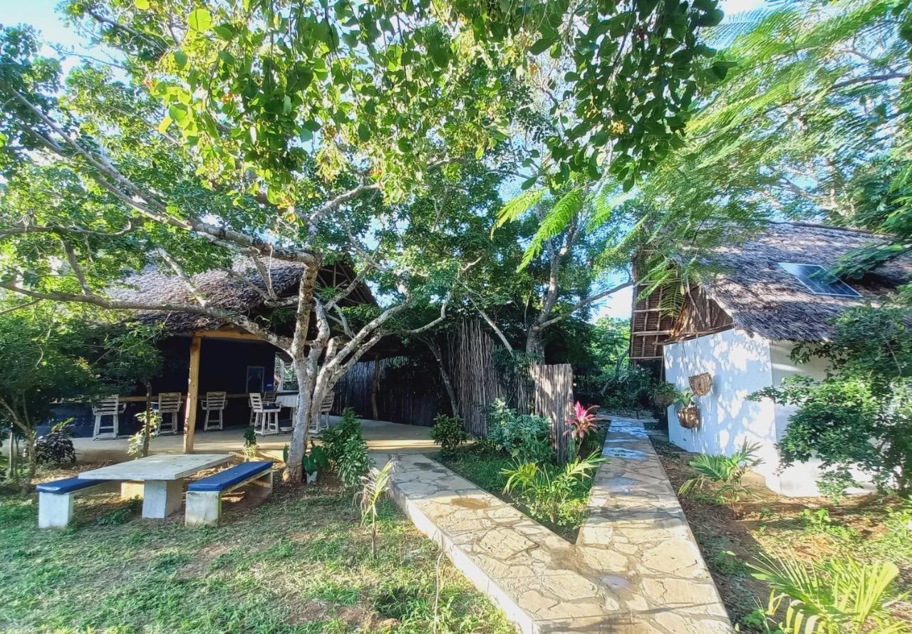 Watamu Beach Cottages B&B Ngoại thất bức ảnh