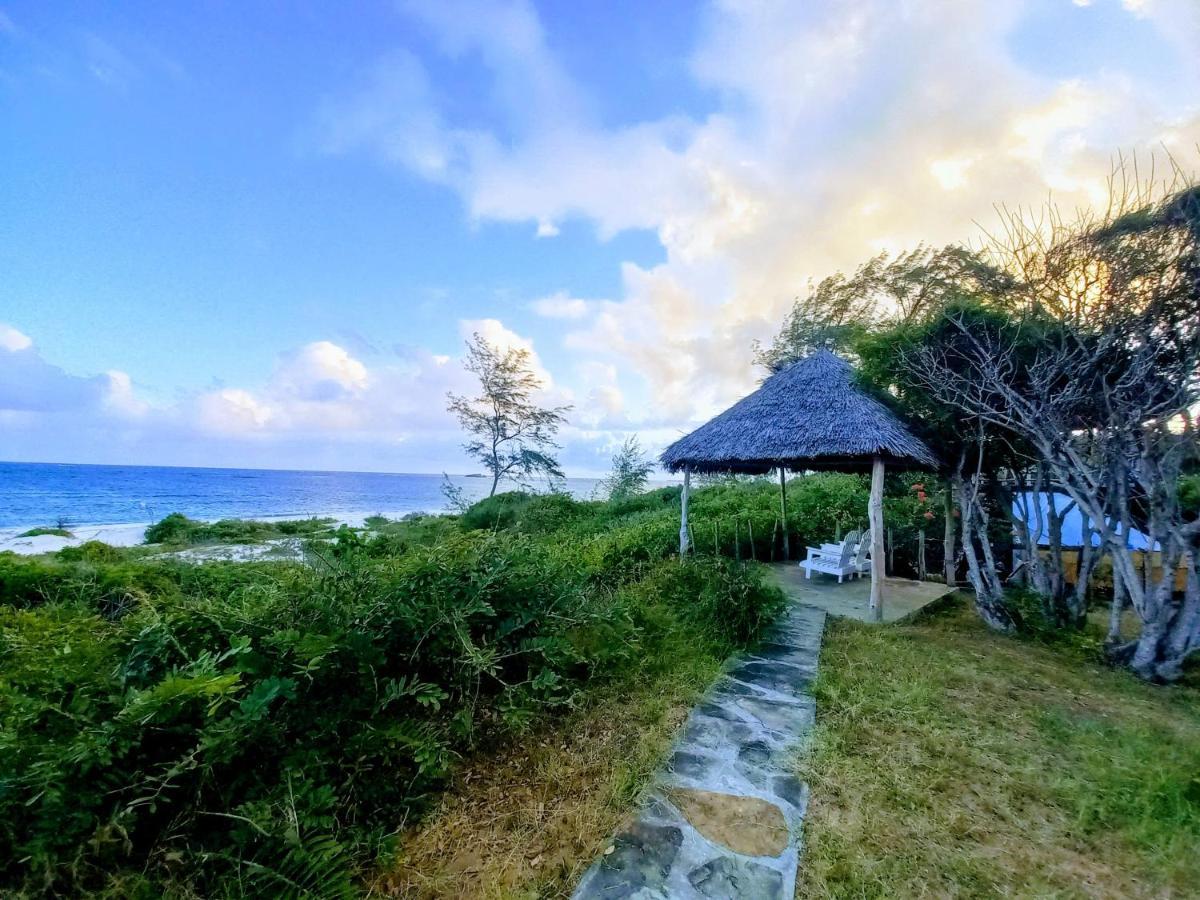 Watamu Beach Cottages B&B Ngoại thất bức ảnh