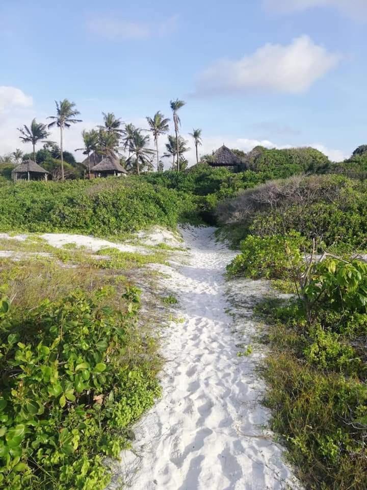 Watamu Beach Cottages B&B Ngoại thất bức ảnh
