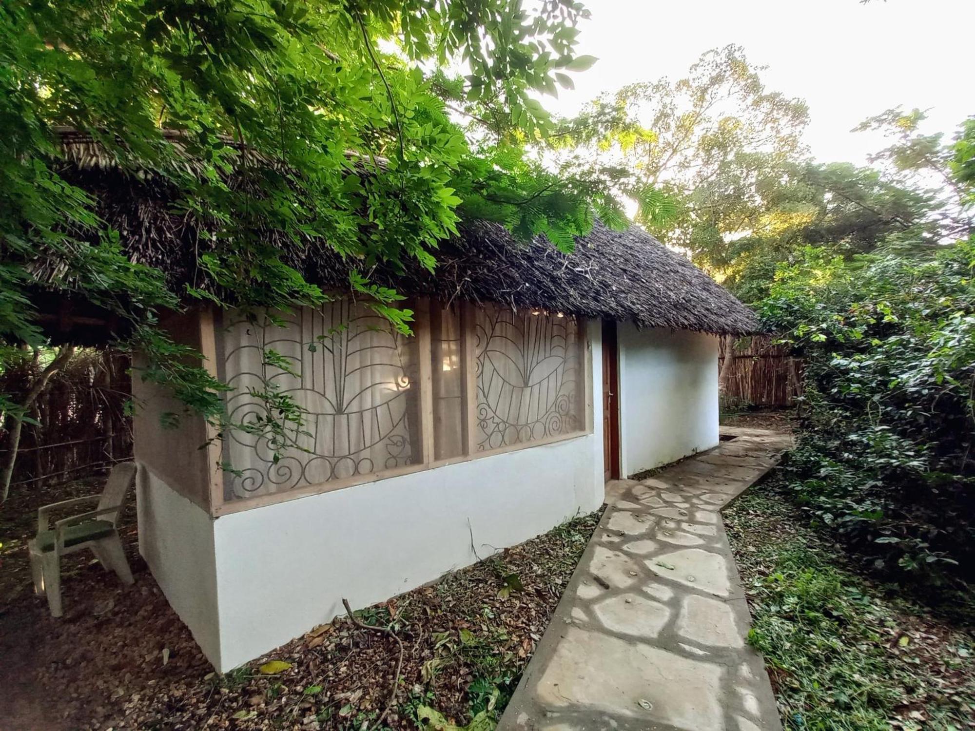 Watamu Beach Cottages B&B Ngoại thất bức ảnh