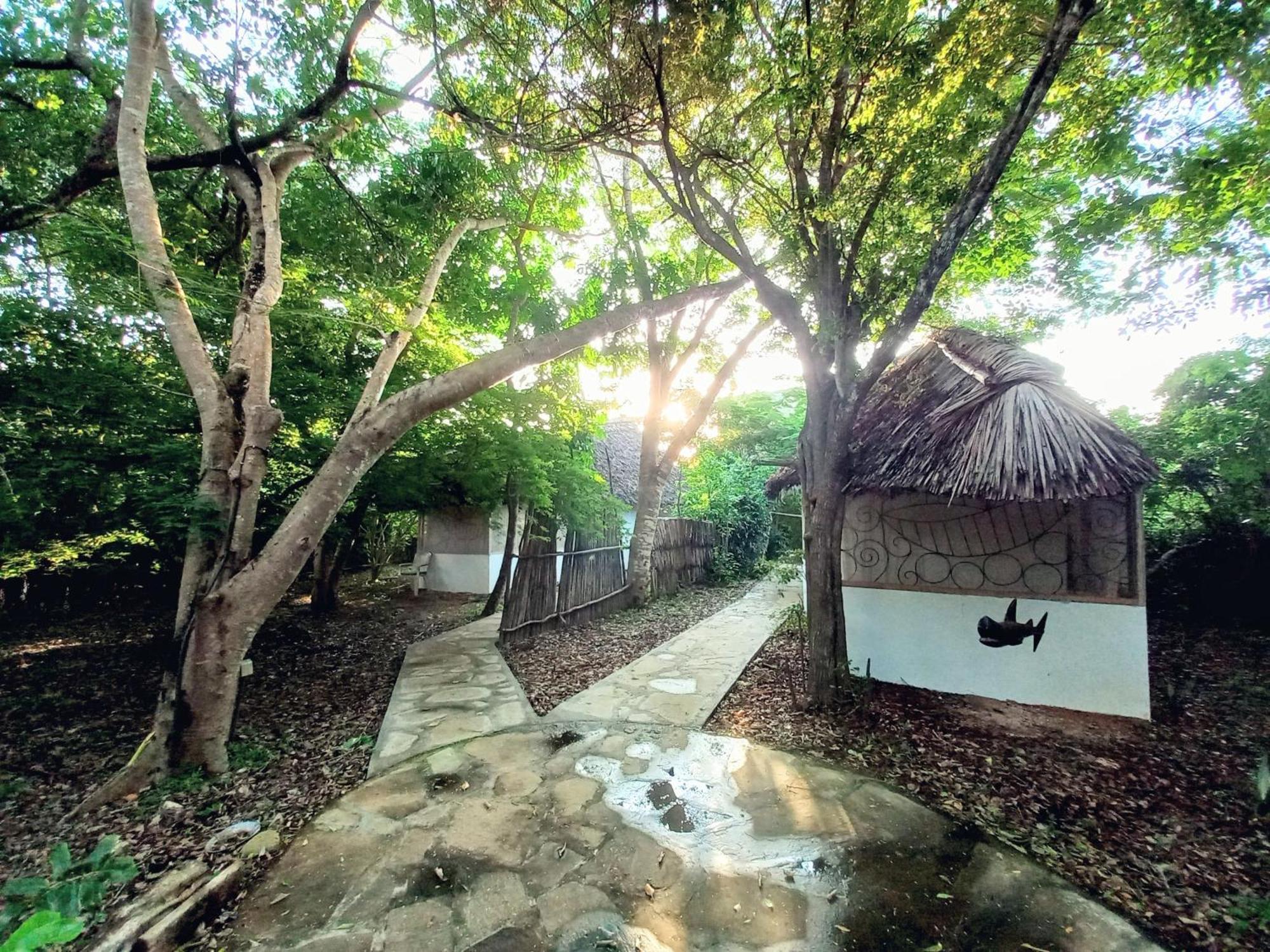 Watamu Beach Cottages B&B Ngoại thất bức ảnh