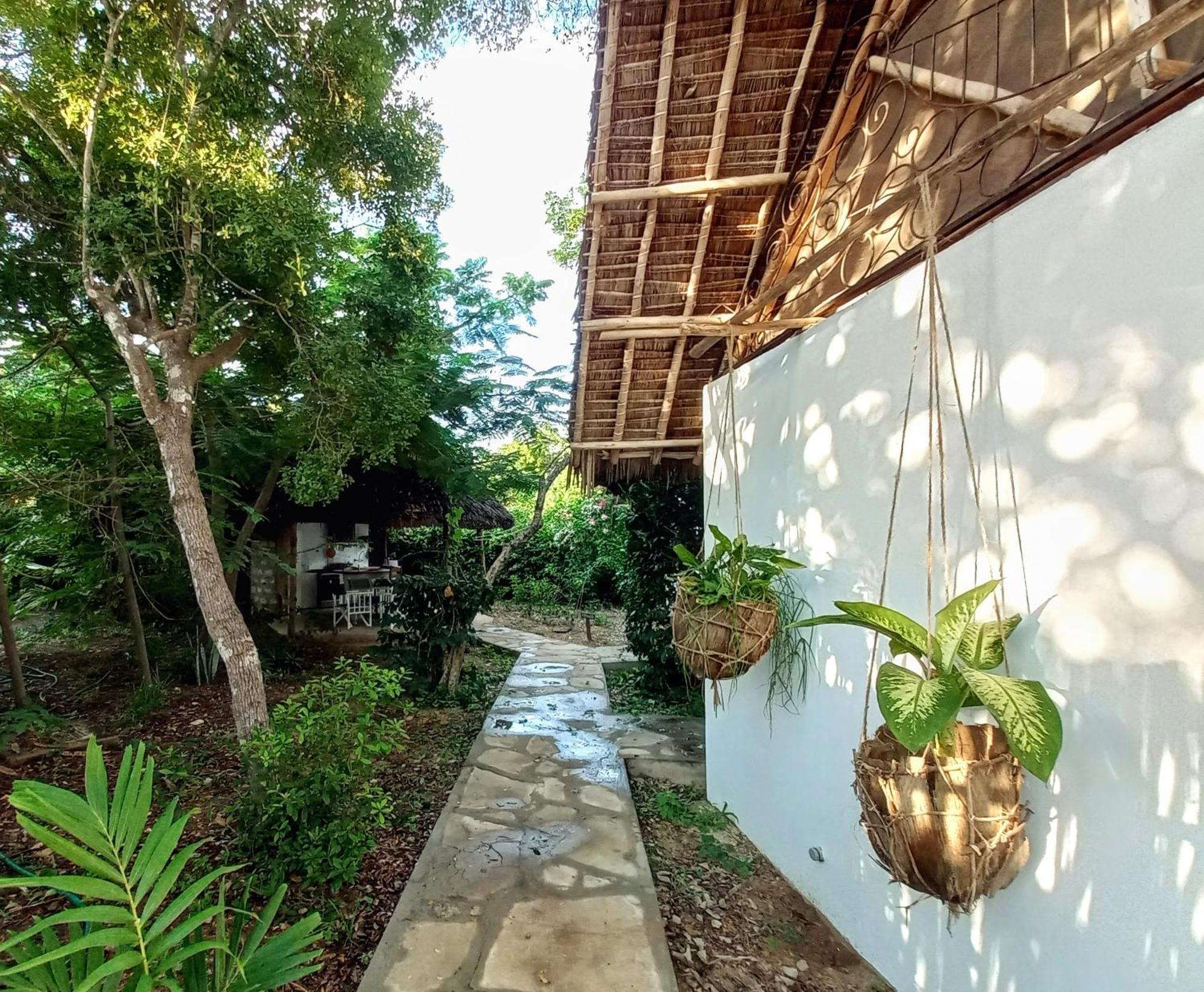 Watamu Beach Cottages B&B Ngoại thất bức ảnh