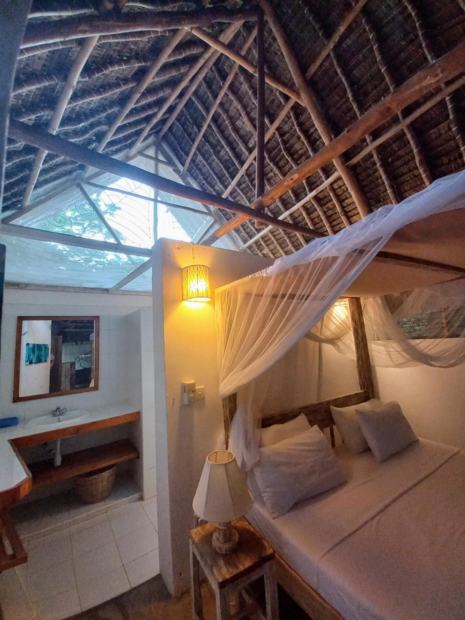 Watamu Beach Cottages B&B Phòng bức ảnh